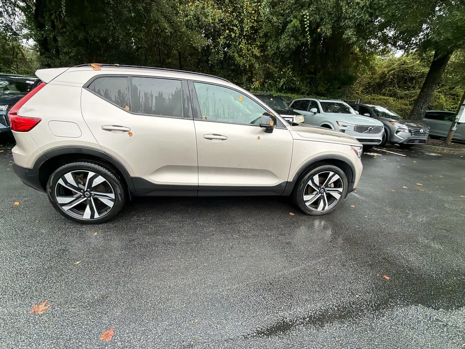 Certified 2024 Volvo XC40 B5 Plus w/ Climate Package AWD/4WD image 17
