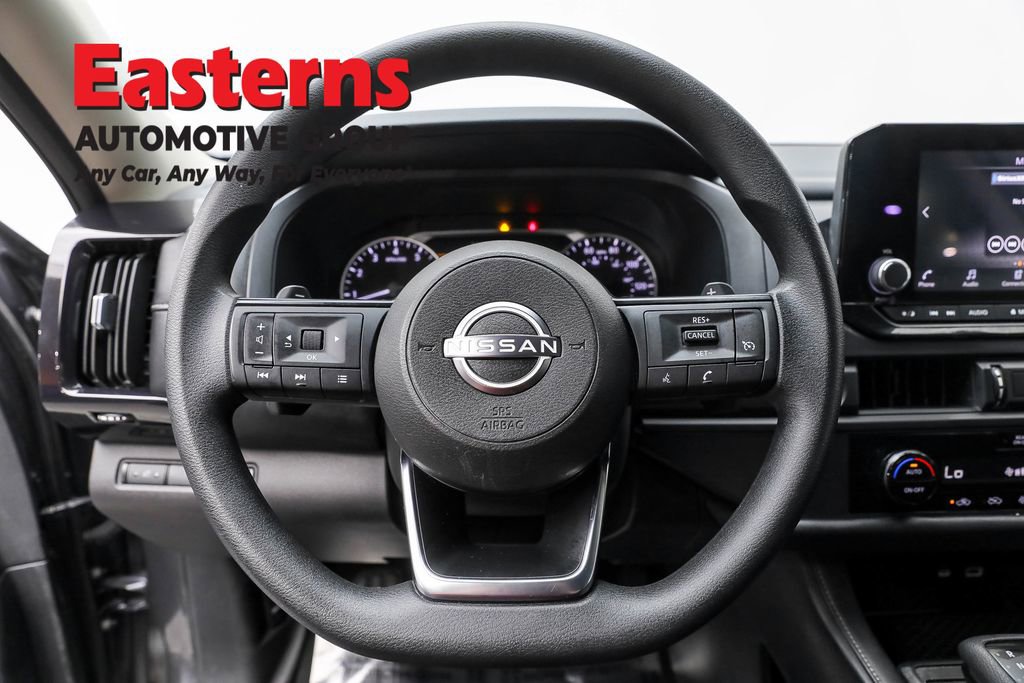 Used 2024 Nissan Pathfinder S image 10