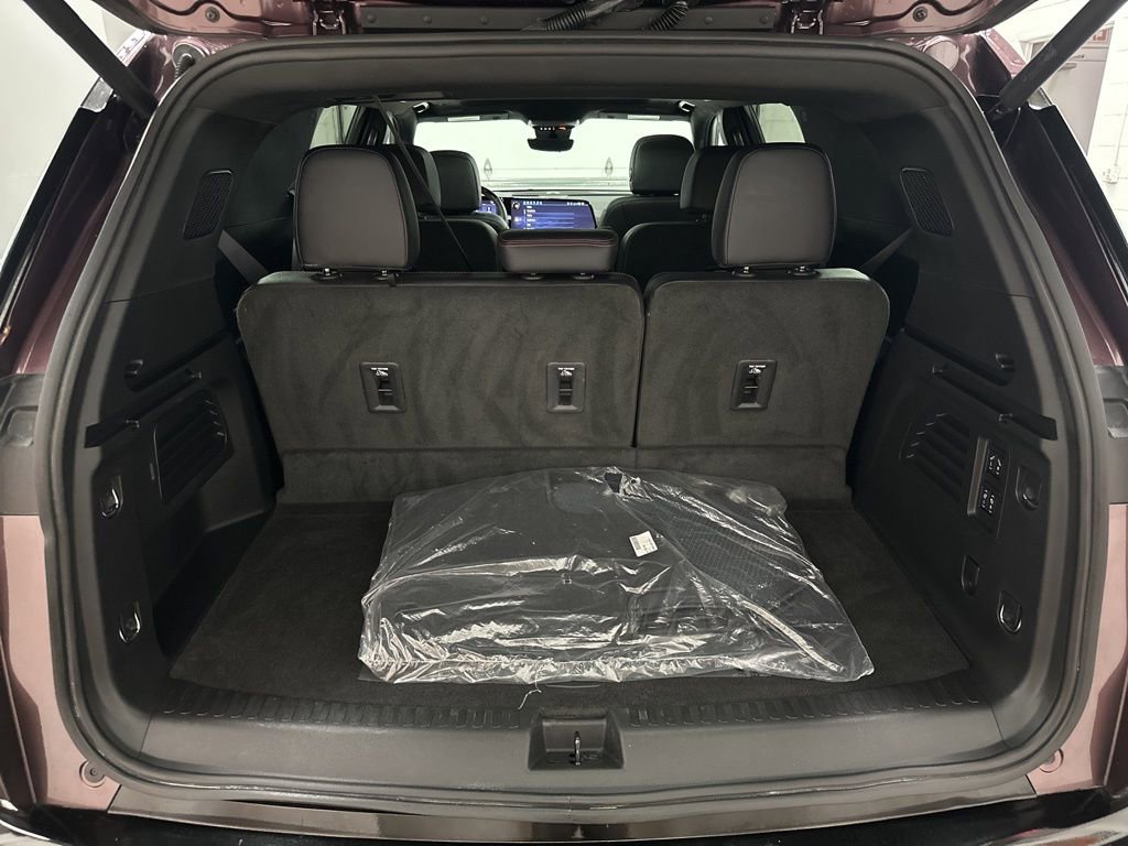 Used 2025 Chevrolet Traverse RS w/ LPO, Floor Liner Package AWD/4WD image 36