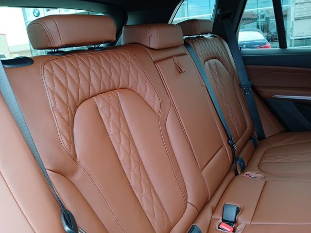 New 2026 BMW X5 xDrive40i w/ M Sport Package AWD/4WD image 12