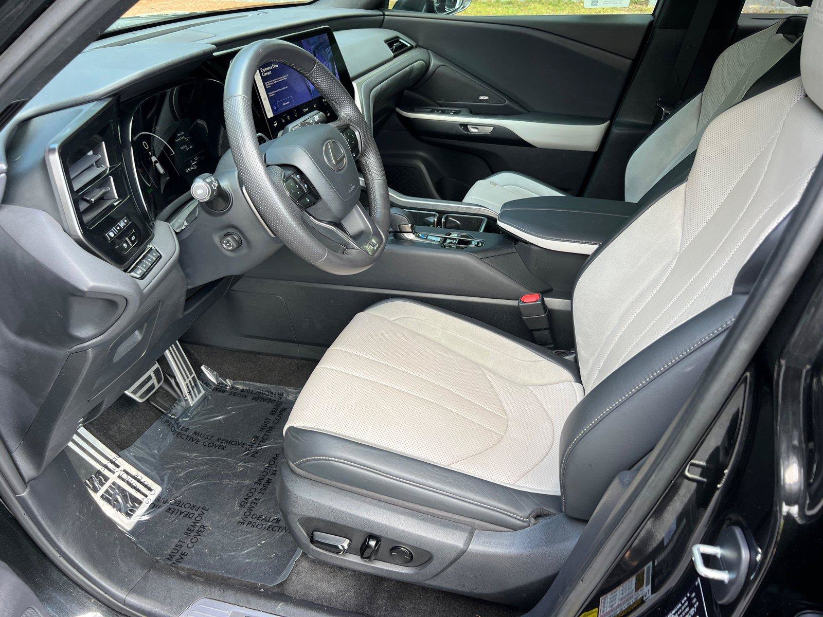 Certified 2024 Lexus TX 500h AWD w/ Technology Package image 9