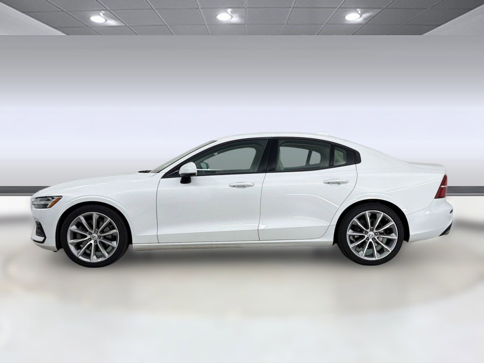 Used 2021 Volvo S60 T5 Momentum w/ Advanced Package image 2