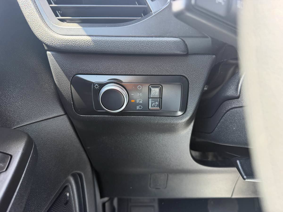 Used 2020 Ford Escape SE FWD image 26