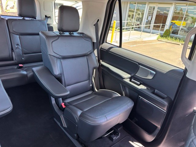 Used 2025 Ford Expedition Platinum AWD/4WD image 39