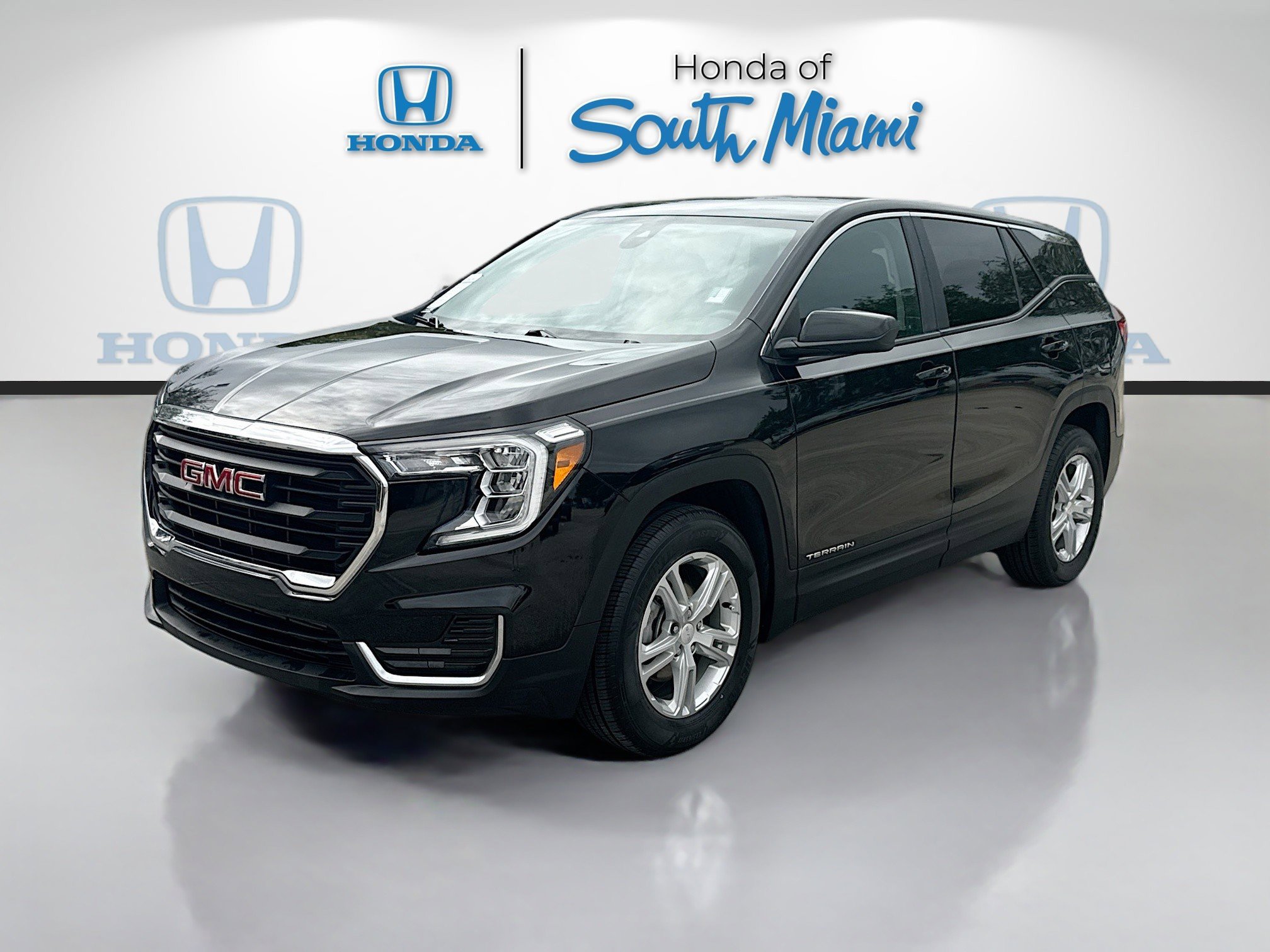 Used 2022 GMC Terrain SLE image 3