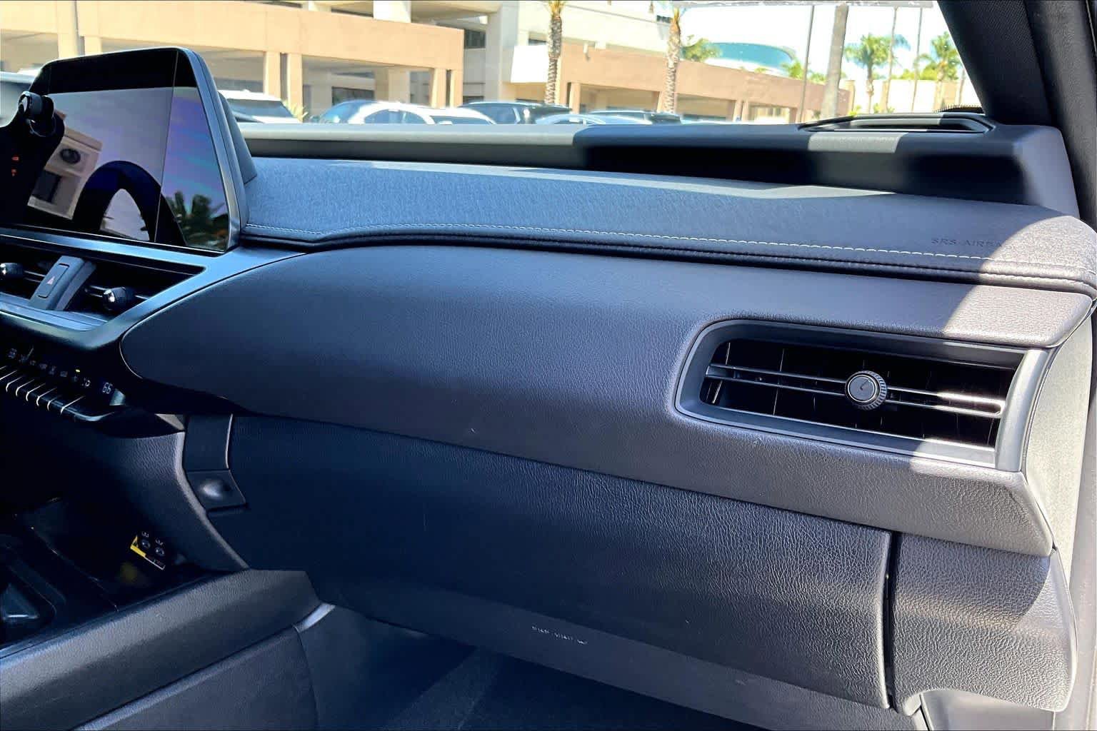 Certified 2024 Lexus UX 250h FWD image 17