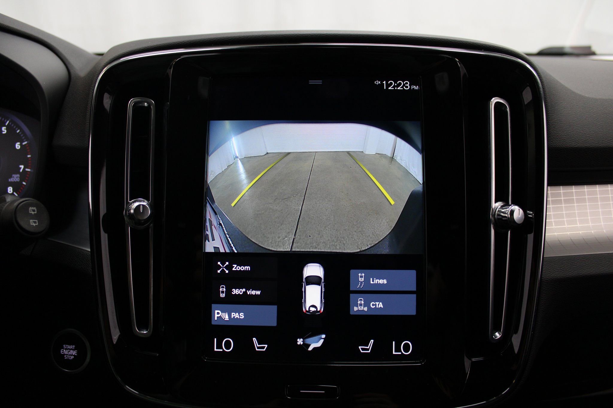 Used 2021 Volvo XC40 T5 Momentum image 47