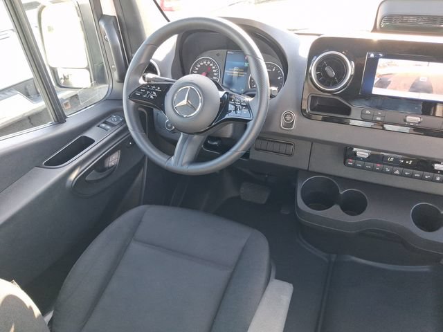 Used 2025 Mercedes-Benz Sprinter 2500 image 9