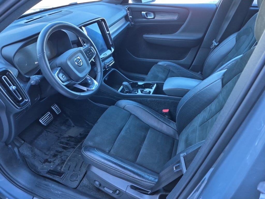 Used 2020 Volvo XC40 T5 R-Design image 17