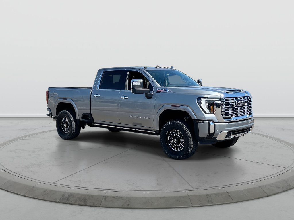 Used 2024 GMC Sierra 3500 Denali w/ Technology Package AWD/4WD image 2