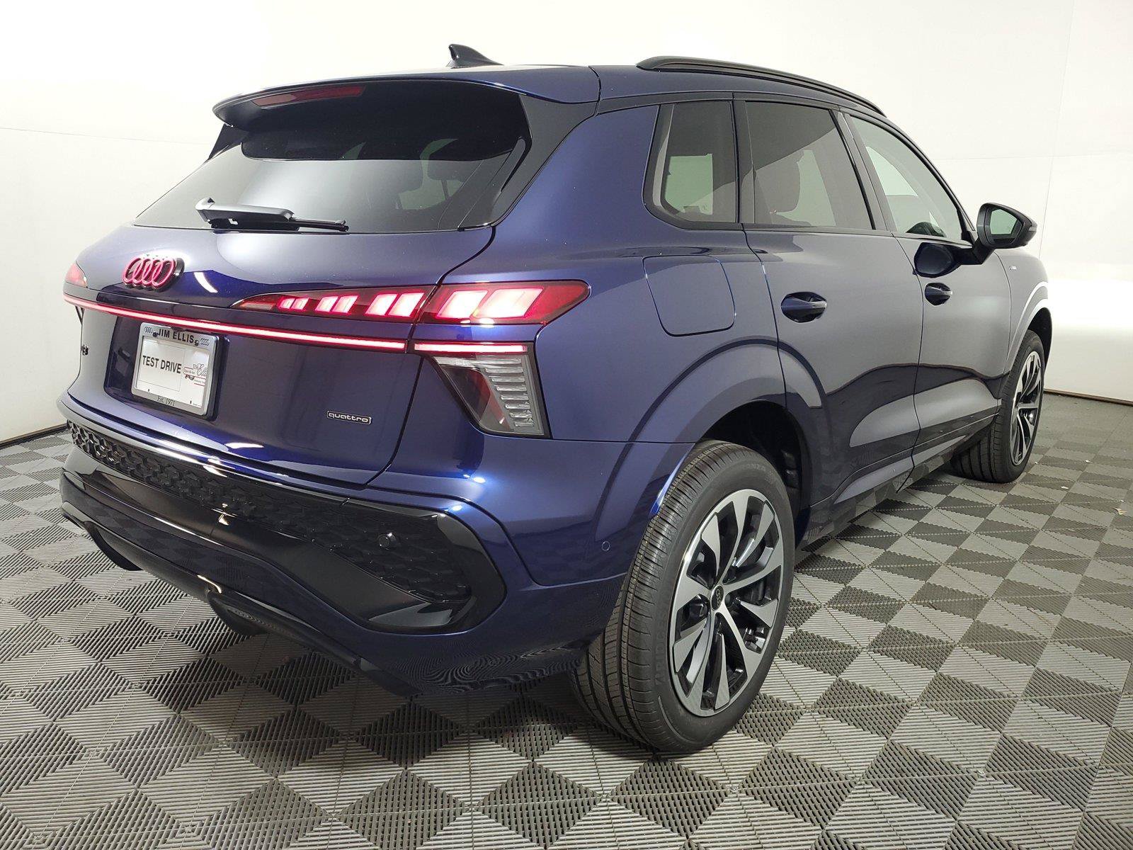 New 2026 Audi Q3 quattro 2.0T AWD/4WD image 7