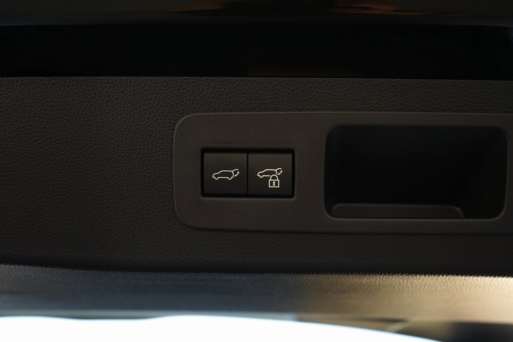 Used 2025 Lexus LX 600 4WD w/ Accessory Package (2T) image 36