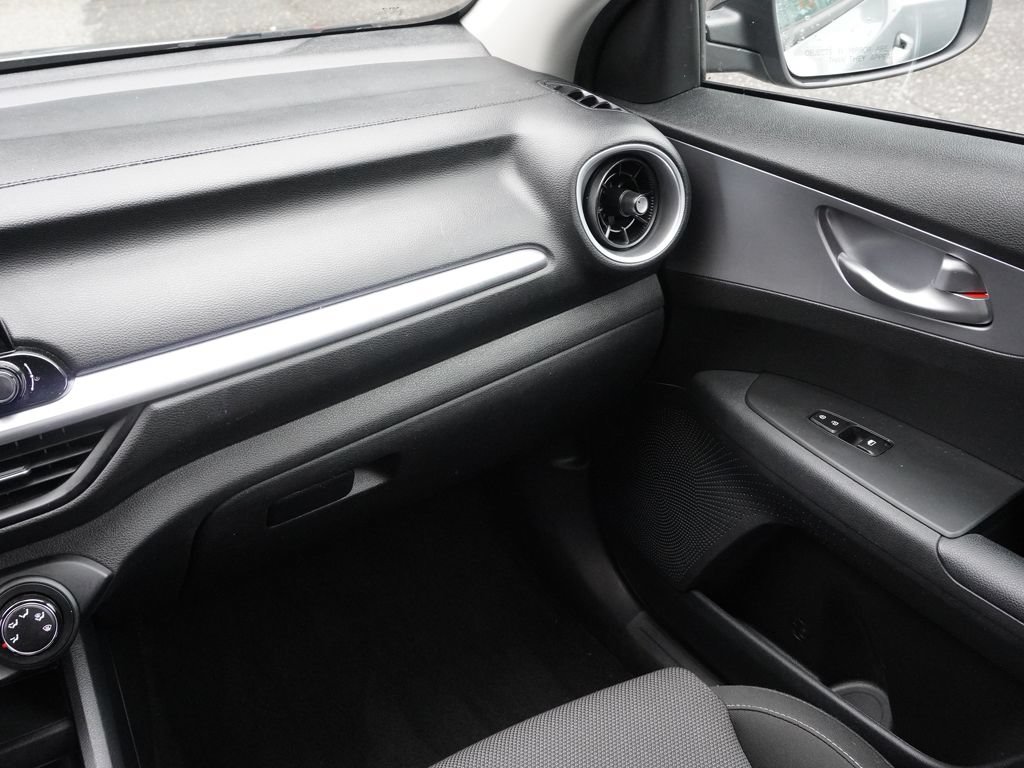 Used 2022 Kia Forte LXS FWD image 25