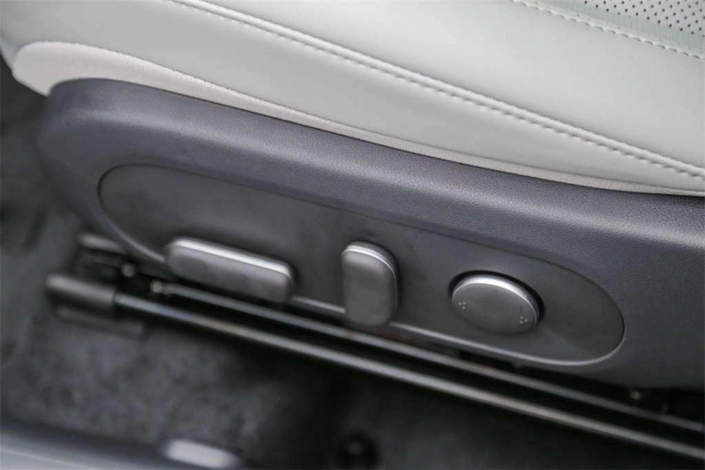 Certified 2025 Hyundai Kona Limited image 21