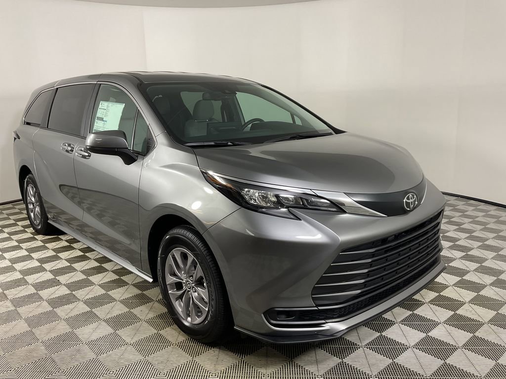 New 2026 Toyota Sienna LE