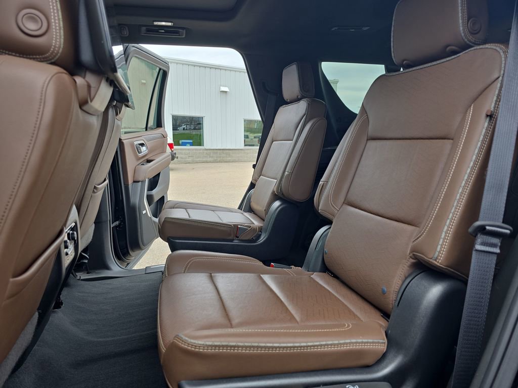 Used 2023 Chevrolet Tahoe High Country w/ Advanced Technology Package AWD/4WD image 15
