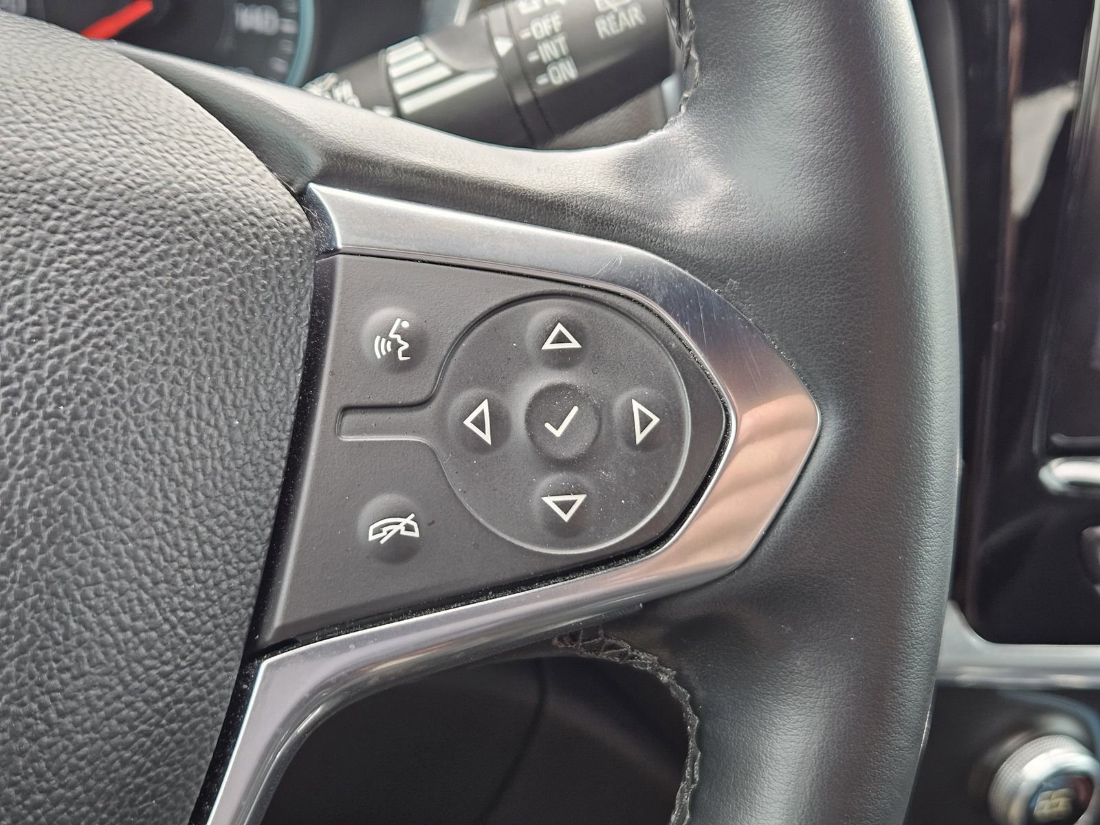 Used 2023 Chevrolet Traverse RS image 27