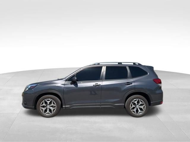Used 2023 Subaru Forester Premium image 8