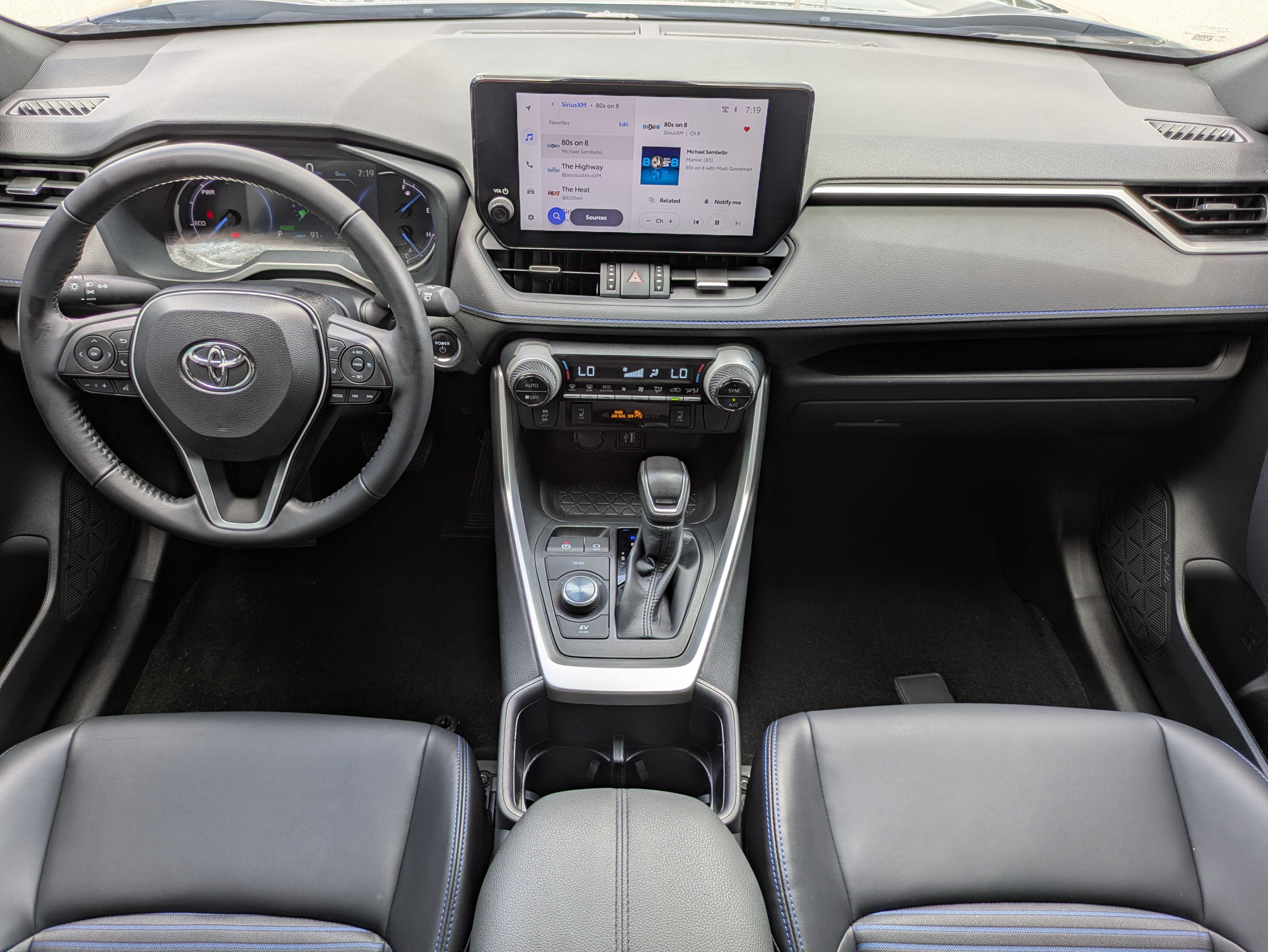 Used 2025 Toyota RAV4 XSE AWD/4WD image 15