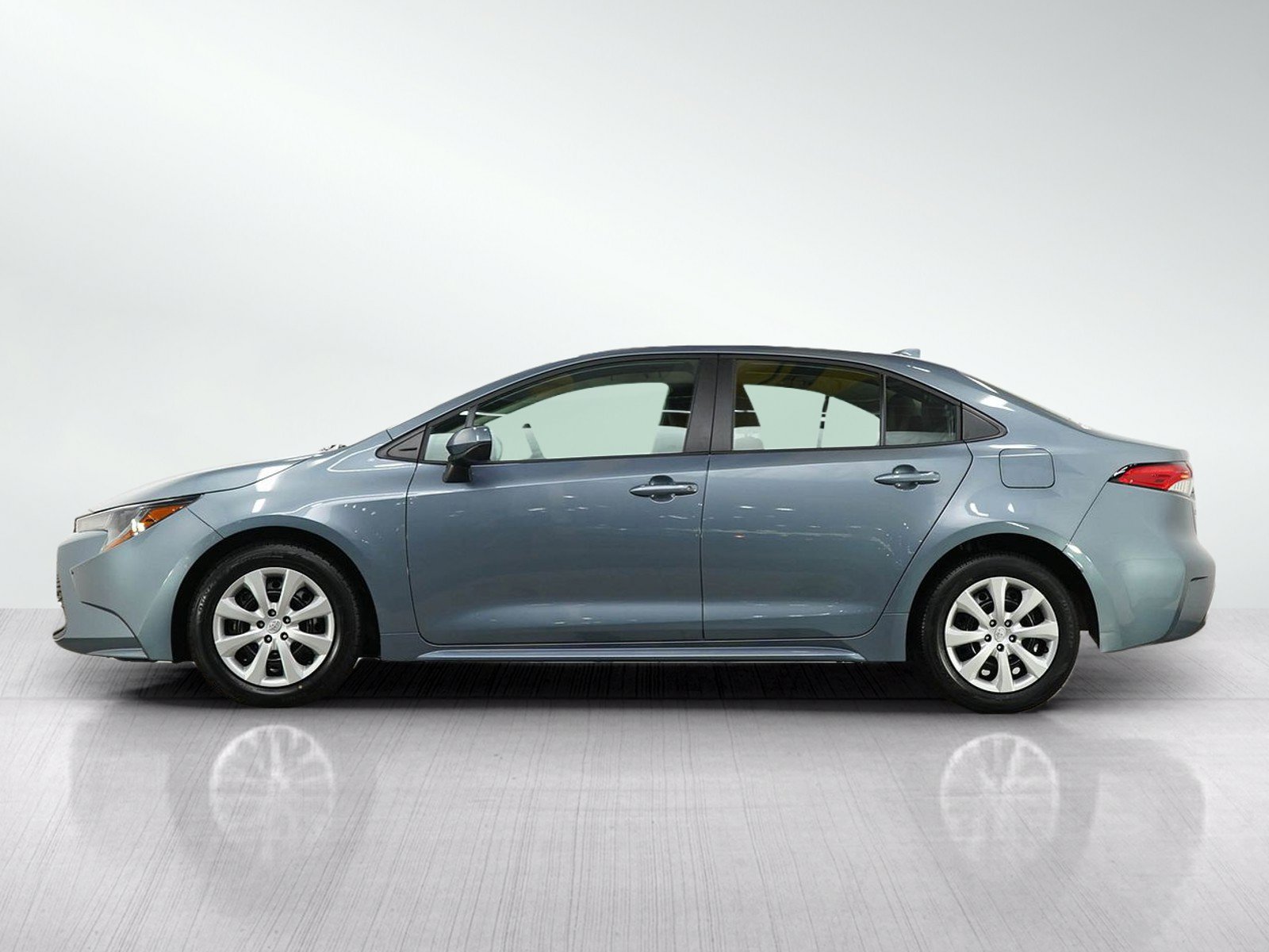Used 2024 Toyota Corolla LE FWD image 2