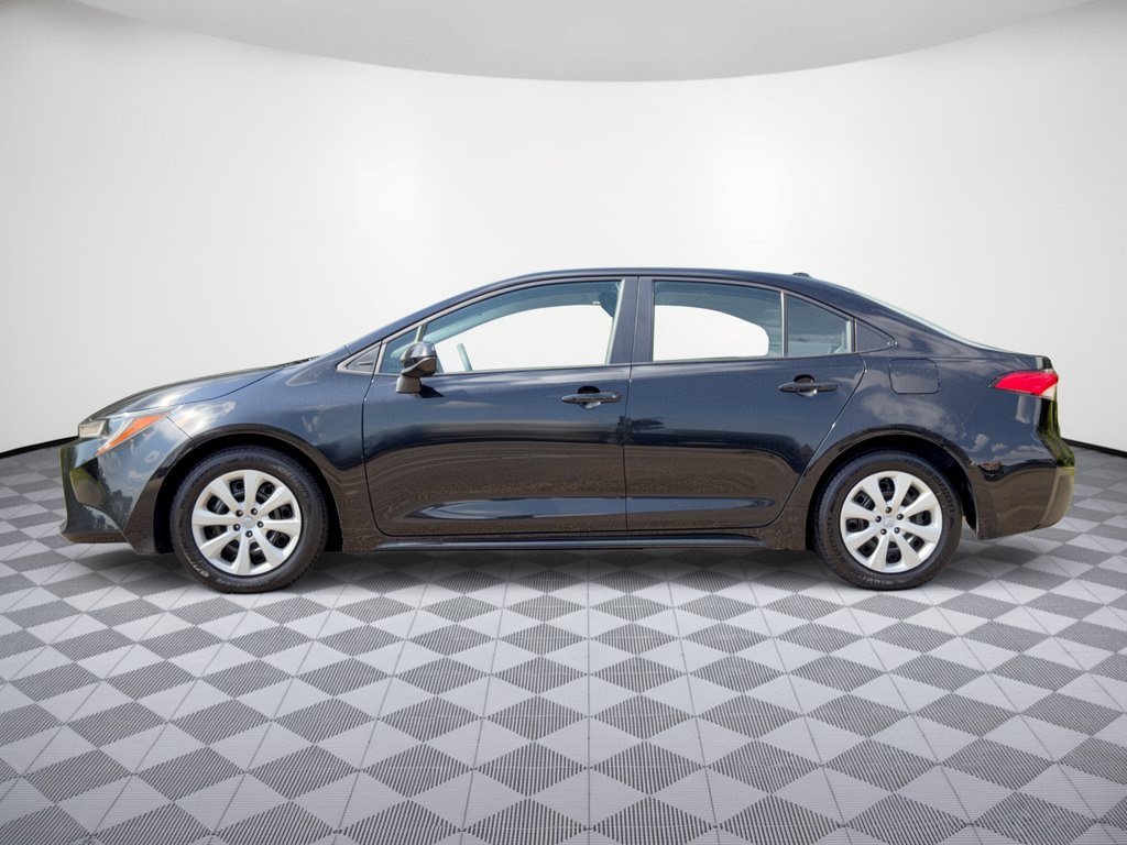 Used 2025 Toyota Corolla LE FWD image 2