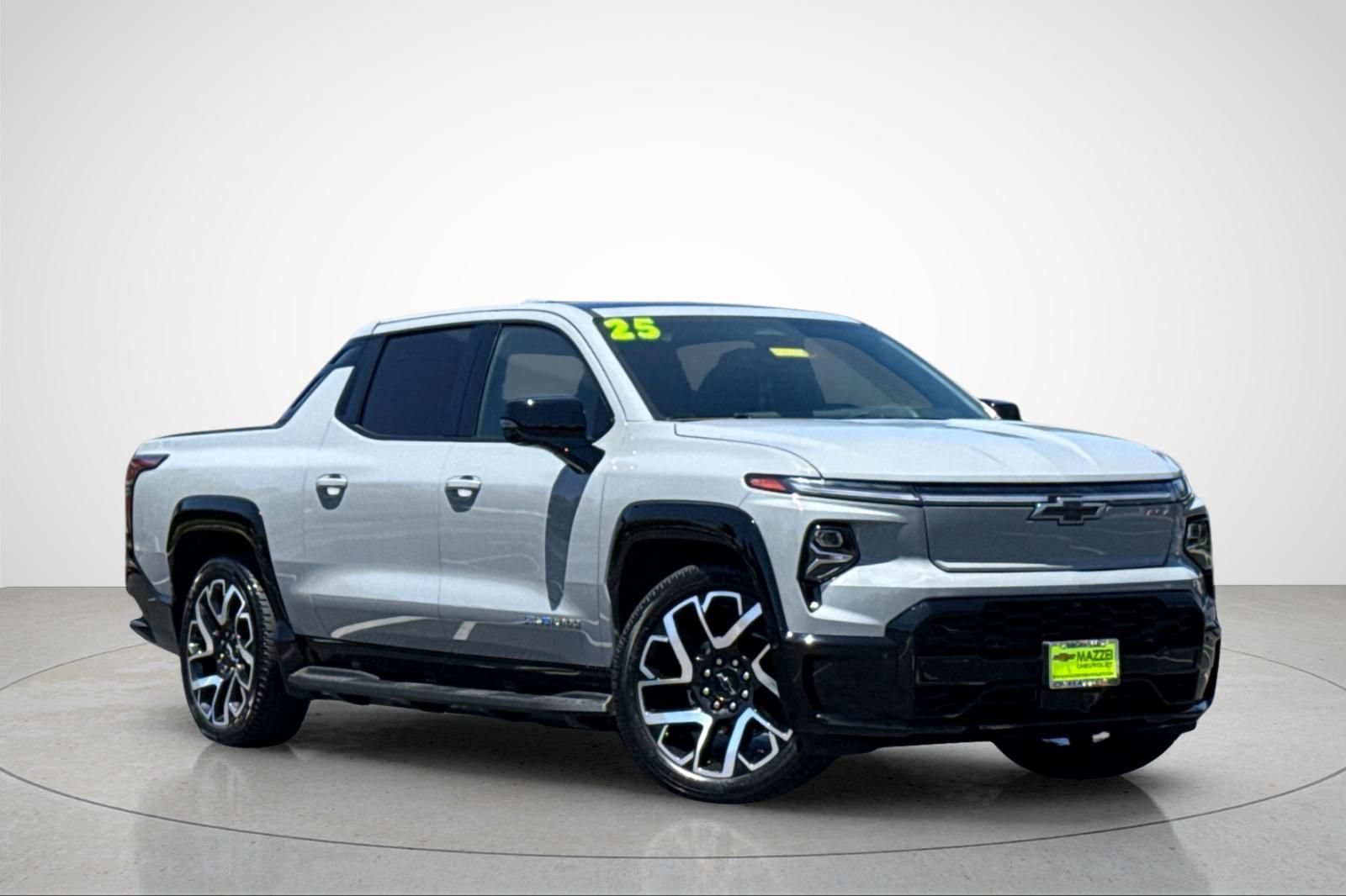 Used 2025 Chevrolet Silverado EV RST AWD/4WD image 2