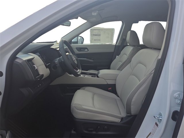 New 2025 Nissan Pathfinder SL w/ Cargo Package image 9