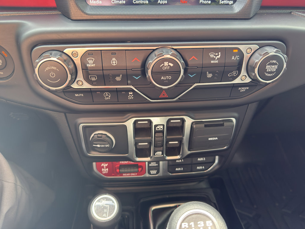 Used 2022 Jeep Gladiator Rubicon w/ Cold Weather Group image 16