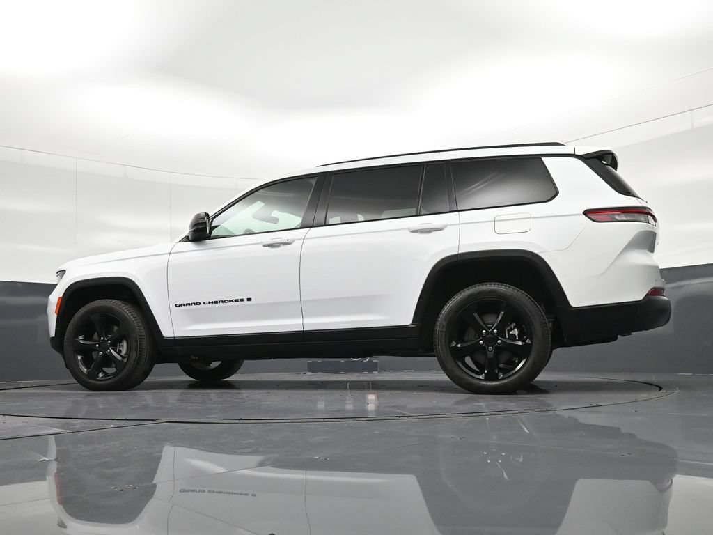 Used 2025 Jeep Grand Cherokee L Limited w/ Black Appearance Package RWD image 33