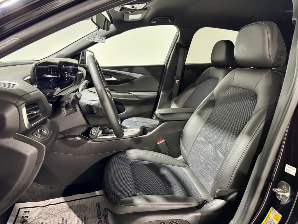 Used 2024 Buick Envista Preferred w/ Convenience I Package image 3