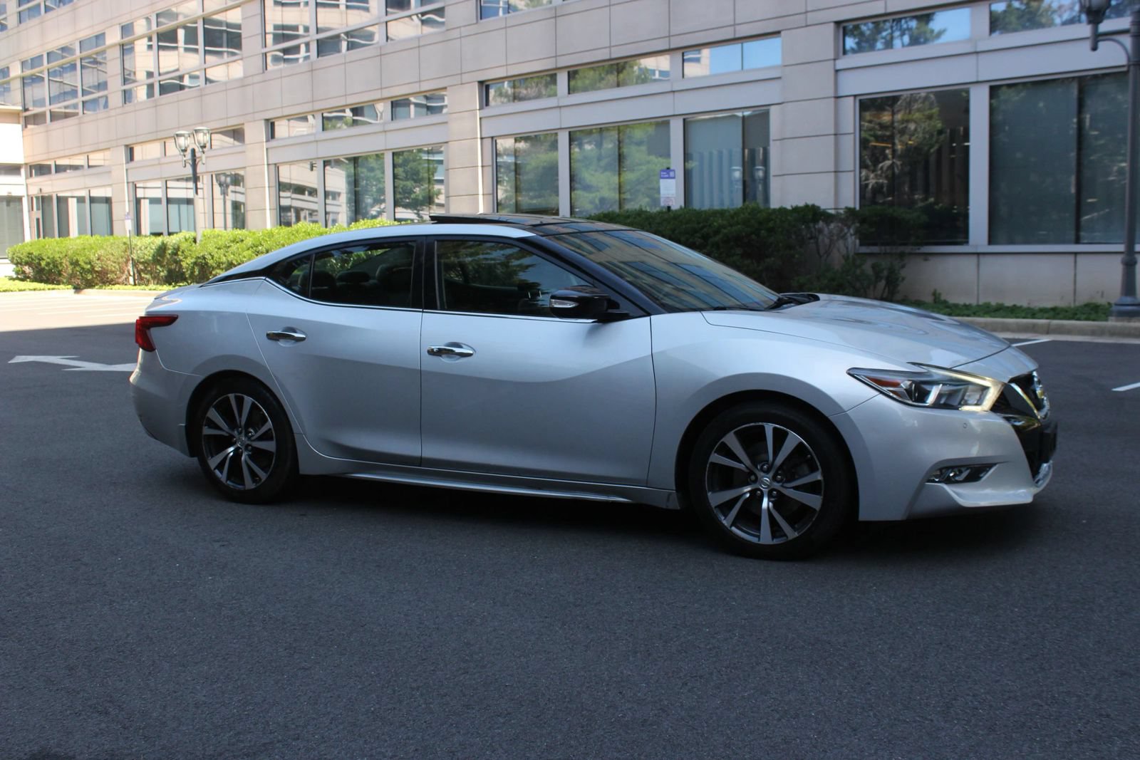 Used 2017 Nissan Maxima 3.5 SL FWD image 2