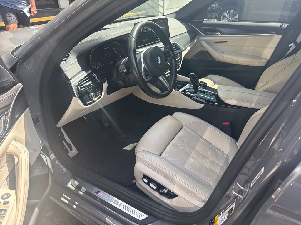 Used 2021 BMW M550i xDrive w/ Executive Package image 8