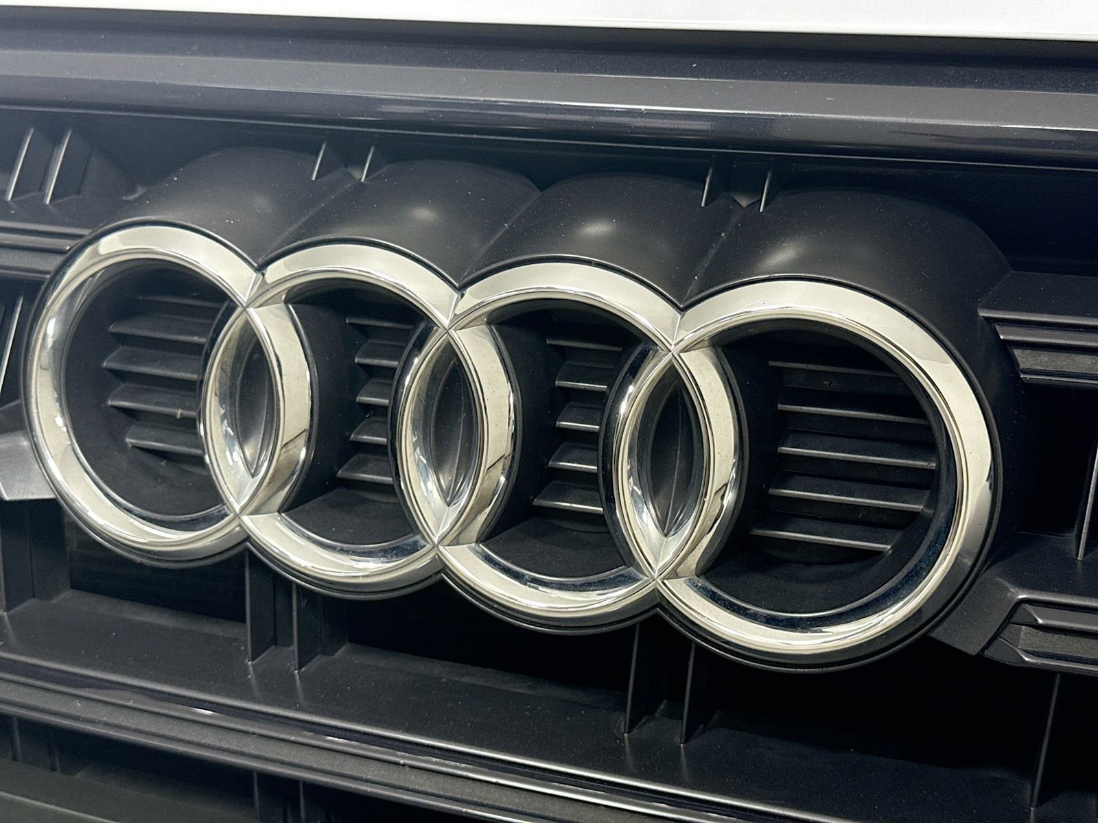 Used 2020 Audi SQ5 Premium Plus w/ Premium Plus Package AWD/4WD image 32