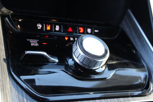Used 2024 Jeep Wagoneer L Series II AWD/4WD image 40