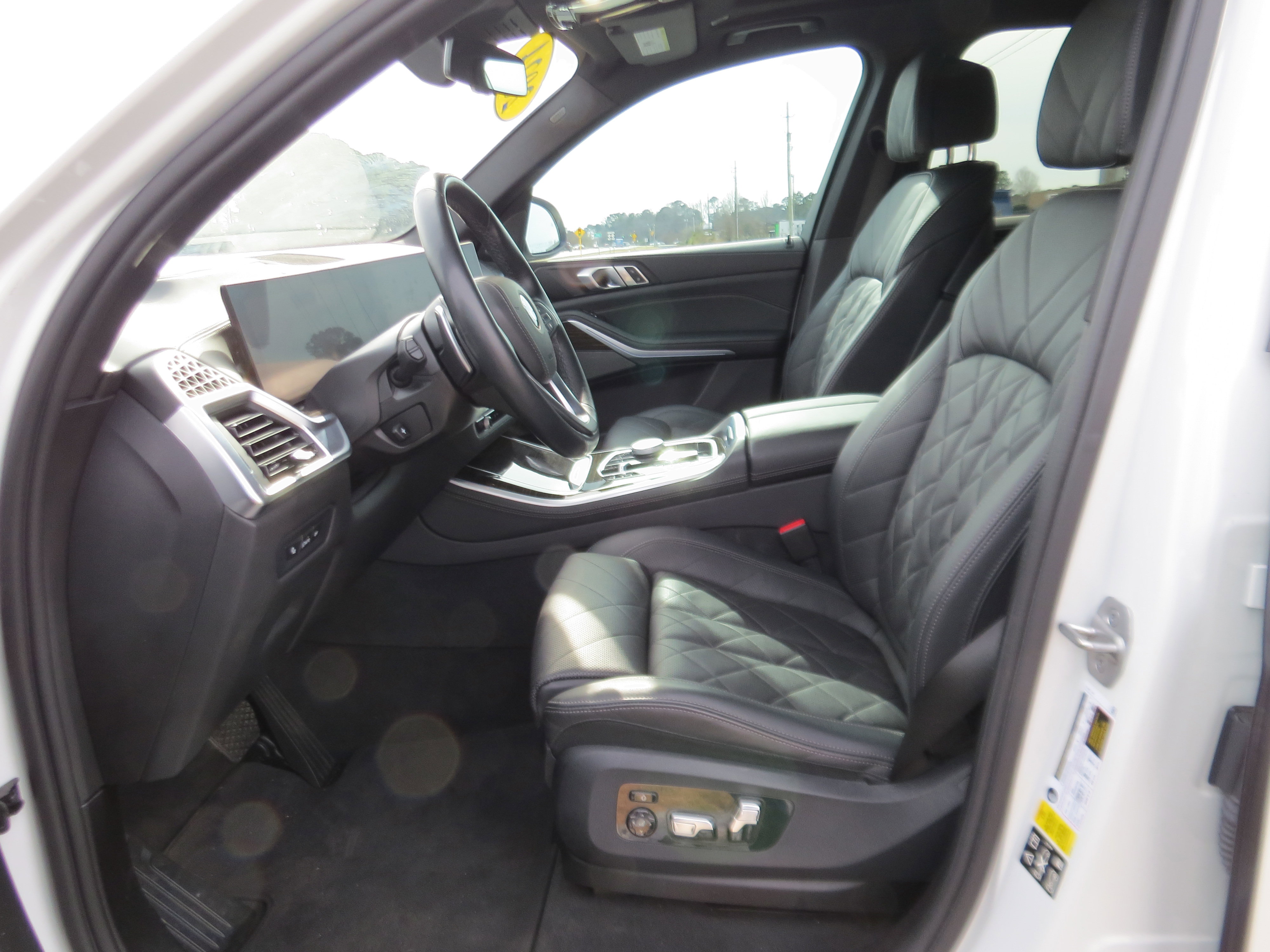 Used 2024 BMW X5 xDrive40i w/ Premium Package image 12