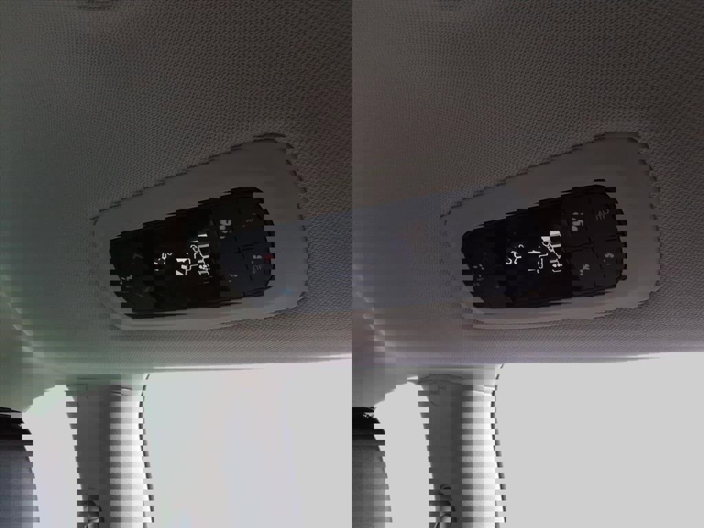 Used 2024 Chrysler Pacifica Touring-L image 13