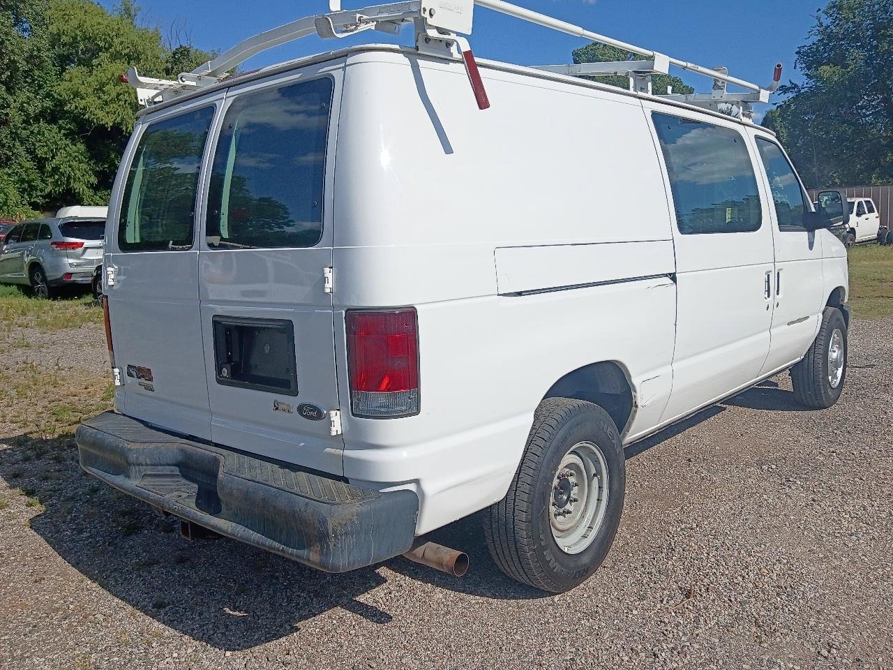 Used 2013 Ford E-250 and Econoline 250 w/ Commercial Cargo Van Pkg RWD image 5