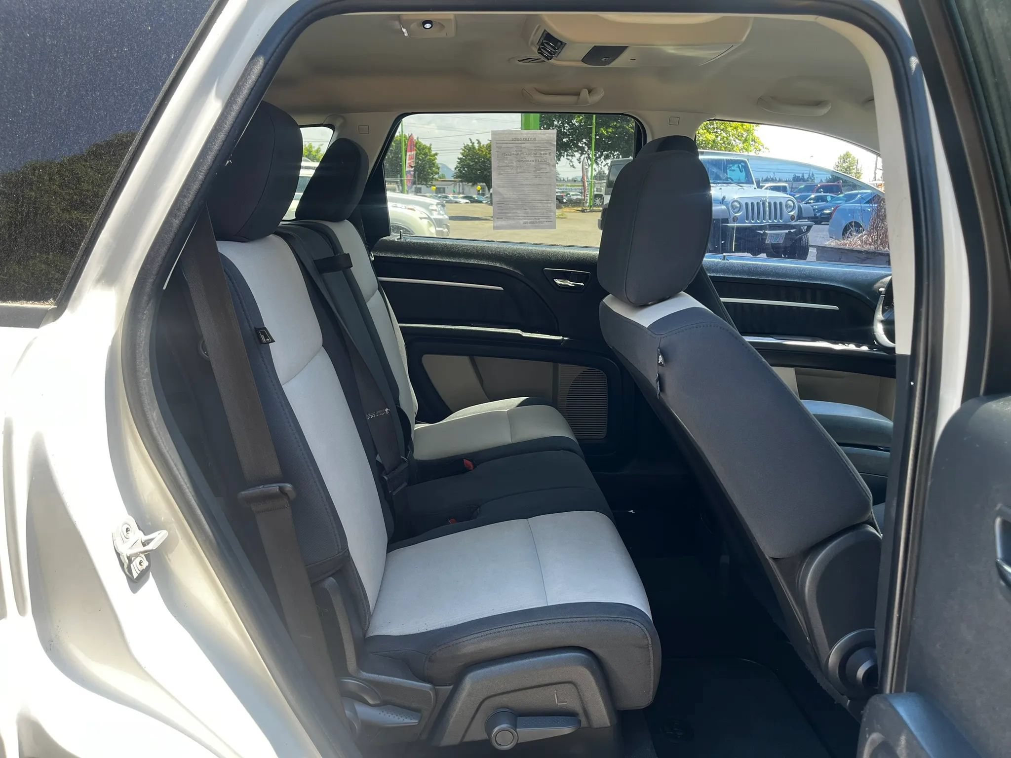 Used 2009 Dodge Journey SXT w/ Chrome Appearance Group FWD image 16