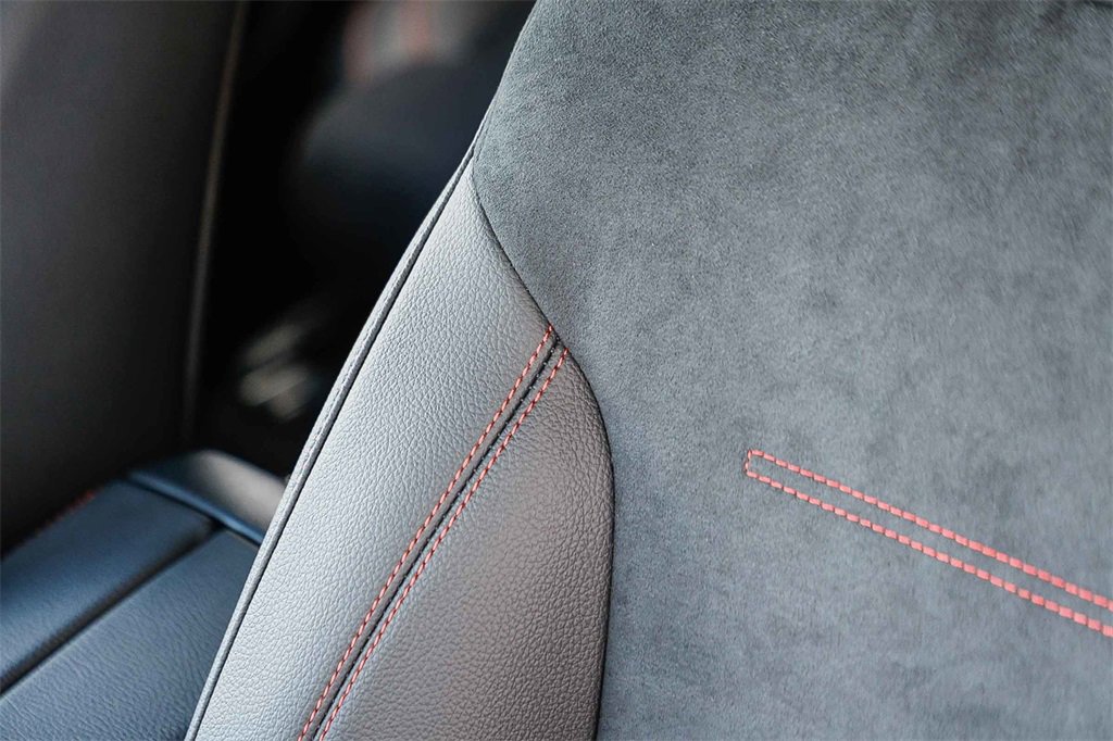 Used 2024 Mercedes-Benz EQB 300 4MATIC image 24