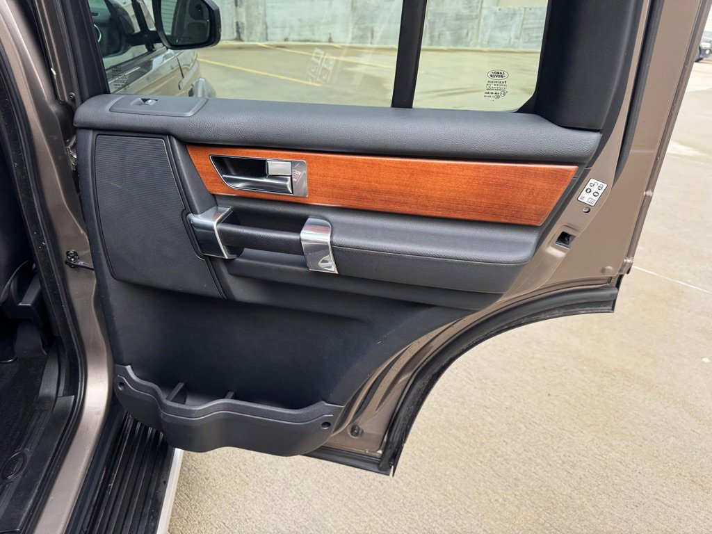 Used 2015 Land Rover LR4 HSE AWD/4WD image 30