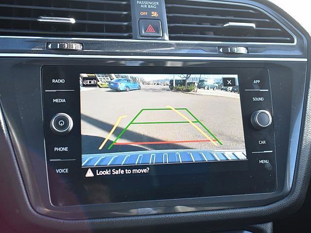 Used 2023 Volkswagen Tiguan SE w/ Panoramic Sunroof Package image 18