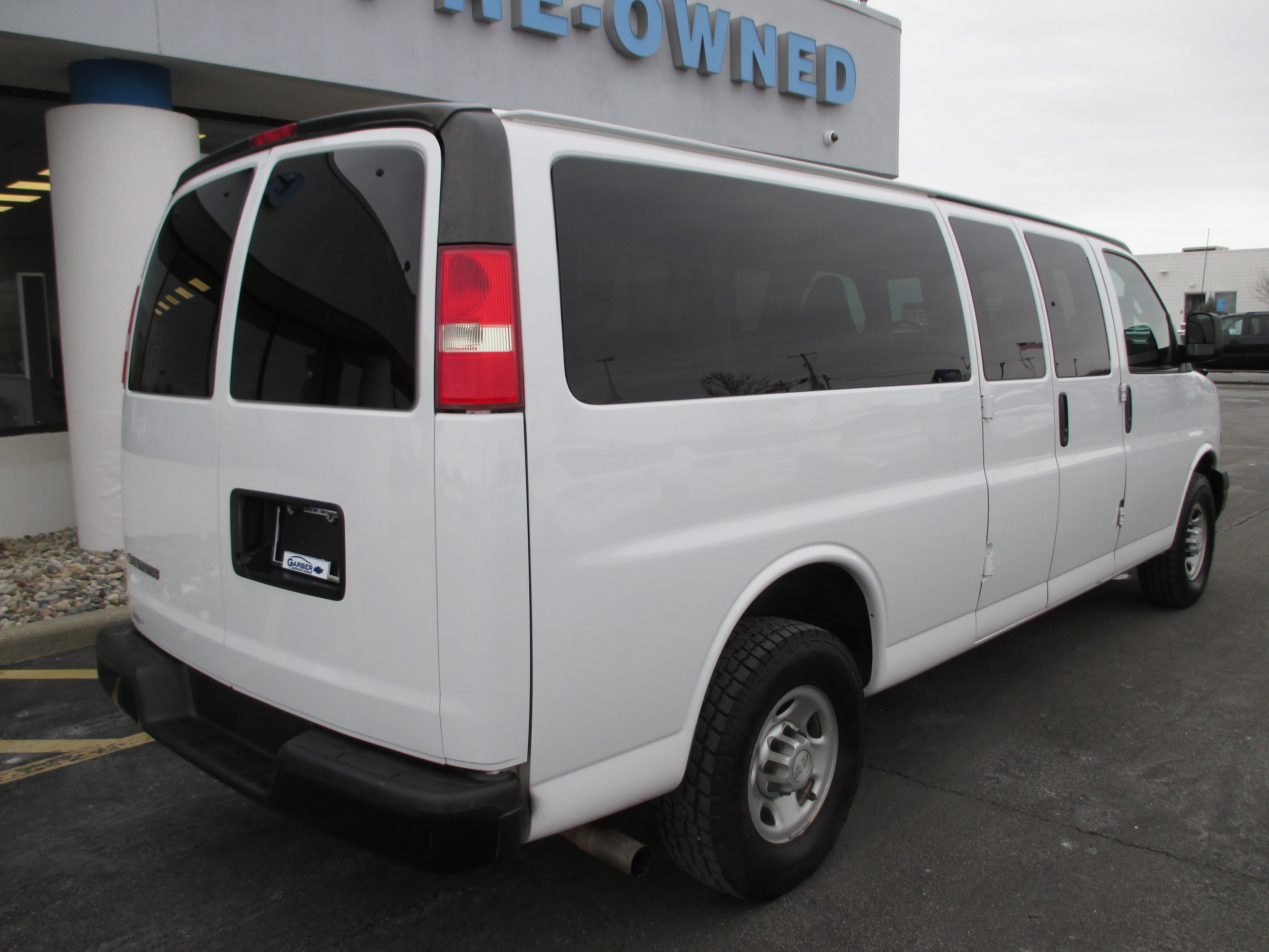 Used 2019 Chevrolet Express 3500 LS image 3