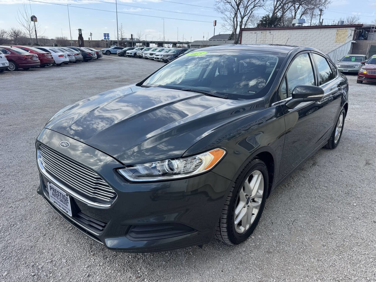 Used 2015 Ford Fusion SE FWD image 4