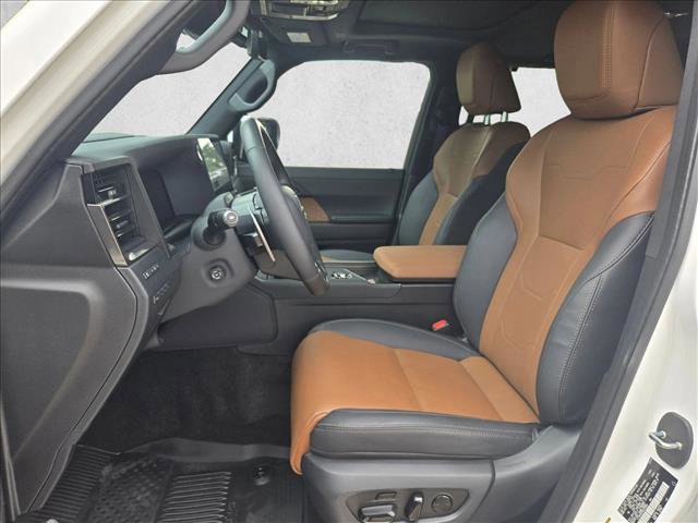 Used 2024 Lexus GX 550 w/ Accessory Package (Z1) AWD/4WD image 17
