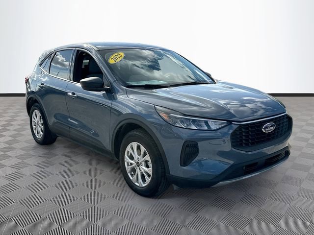 Used 2025 Ford Escape Active image 3