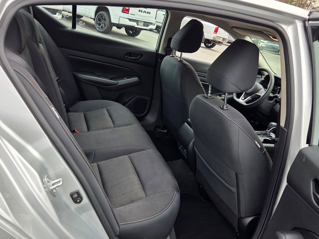 Used 2024 Nissan Altima 2.5 SV image 12