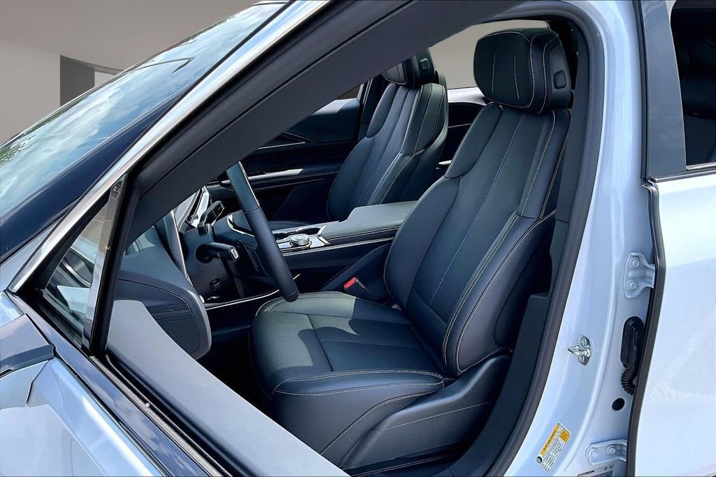 New 2026 Cadillac Lyriq Luxury AWD/4WD image 9