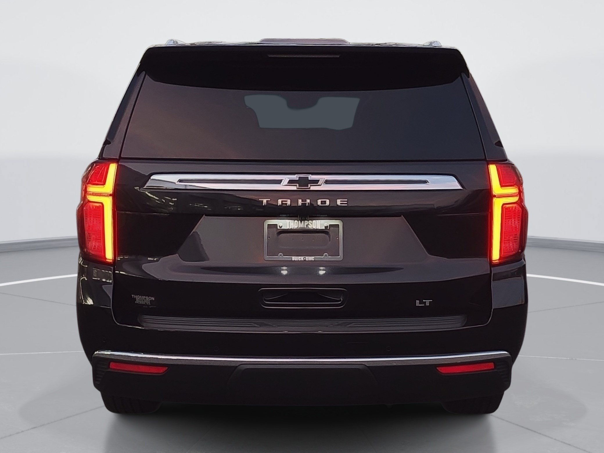 Used 2022 Chevrolet Tahoe LT w/ Luxury Package AWD/4WD image 4