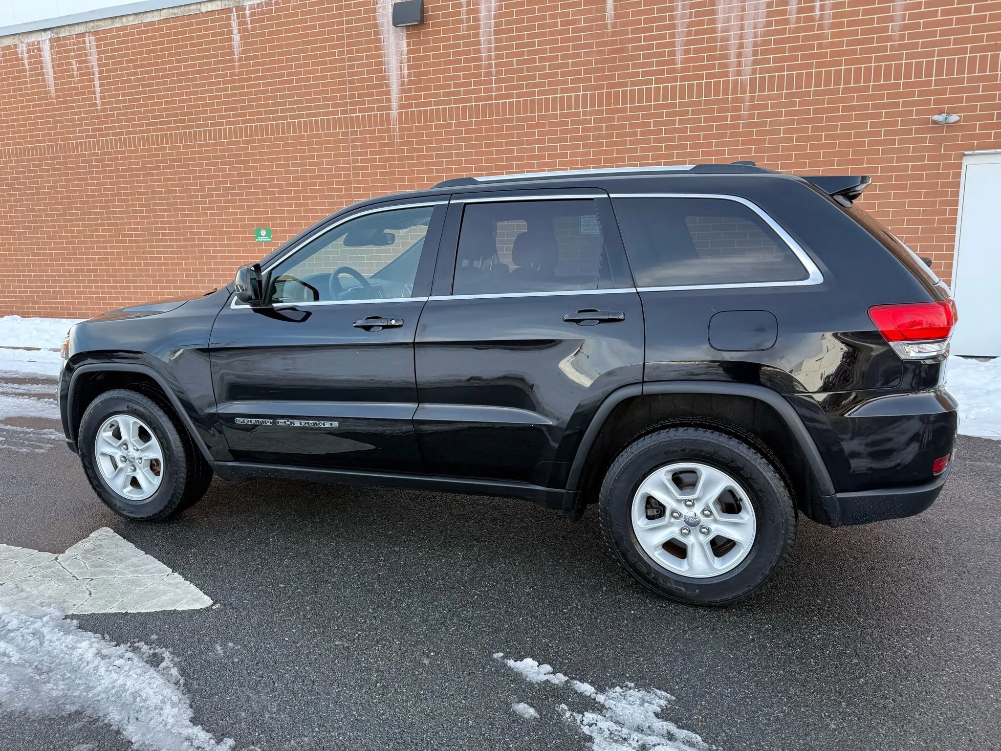 Used 2017 Jeep Grand Cherokee Laredo w/ Quick Order Package 23E image 5