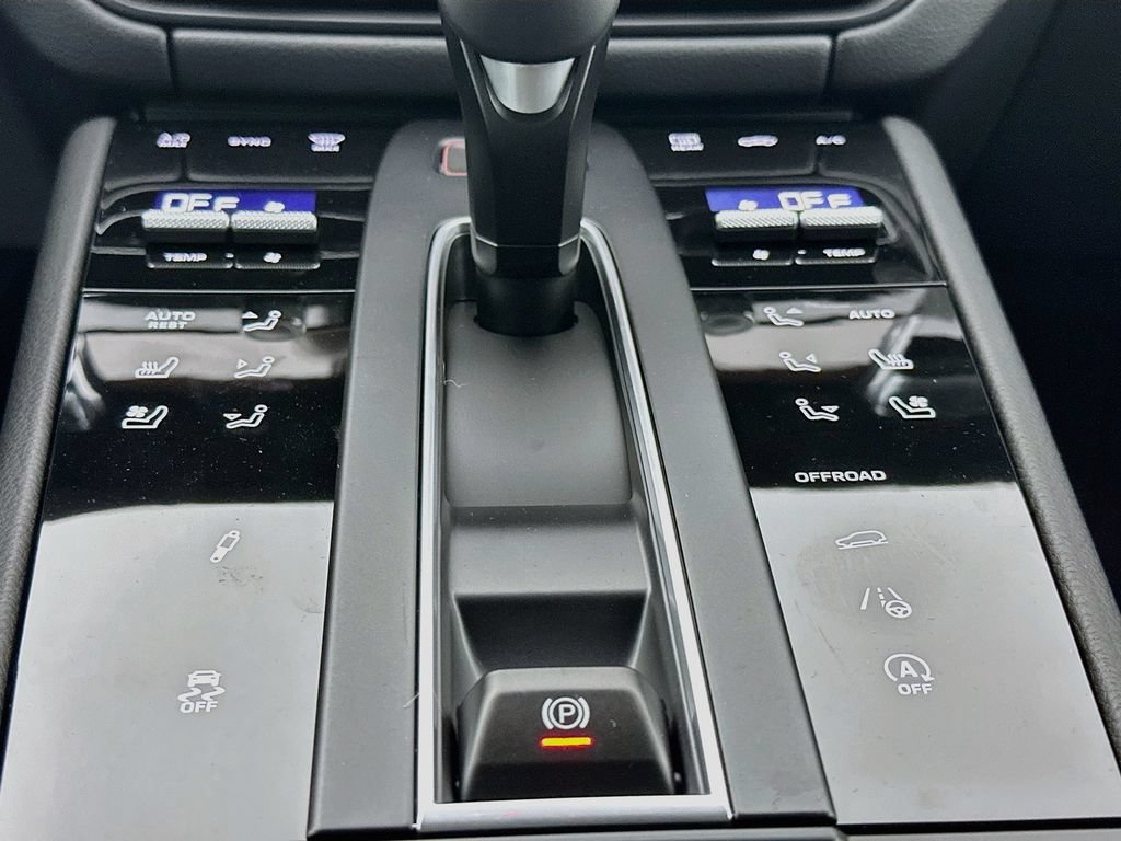 Certified 2026 Porsche Macan AWD/4WD image 23